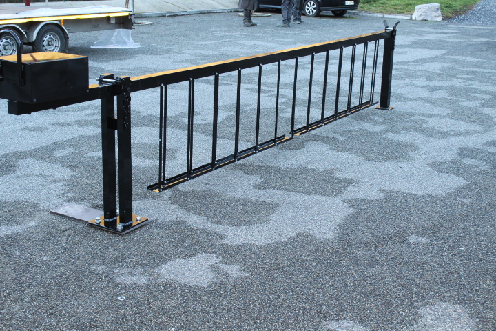 Barrière levante avec tablier et contrepoids Larg. 5m TOULON